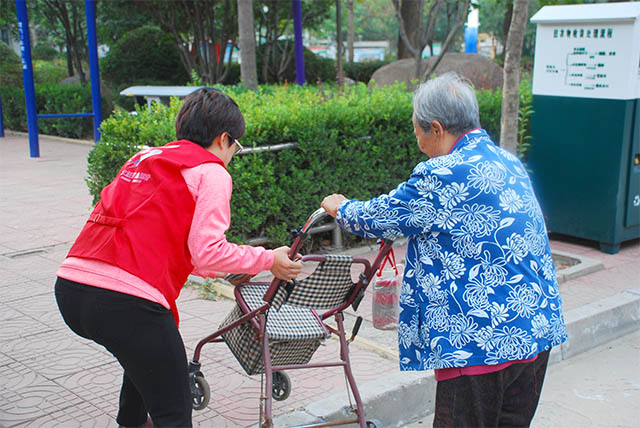 傳播應(yīng)急知識(shí) 關(guān)愛生命健康 ——濰坊市市立醫(yī)院急救知識(shí)科普進(jìn)社區(qū)